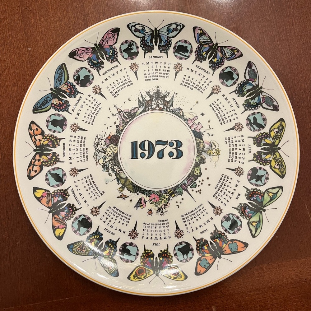 Gorgeous 1973 Wedgwood ‘Bountiful Butterfly’ Calendar Plate 🦋 comes with hanger